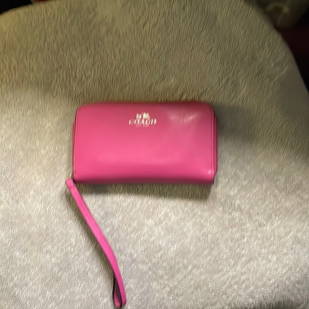 Coach wristlet pink